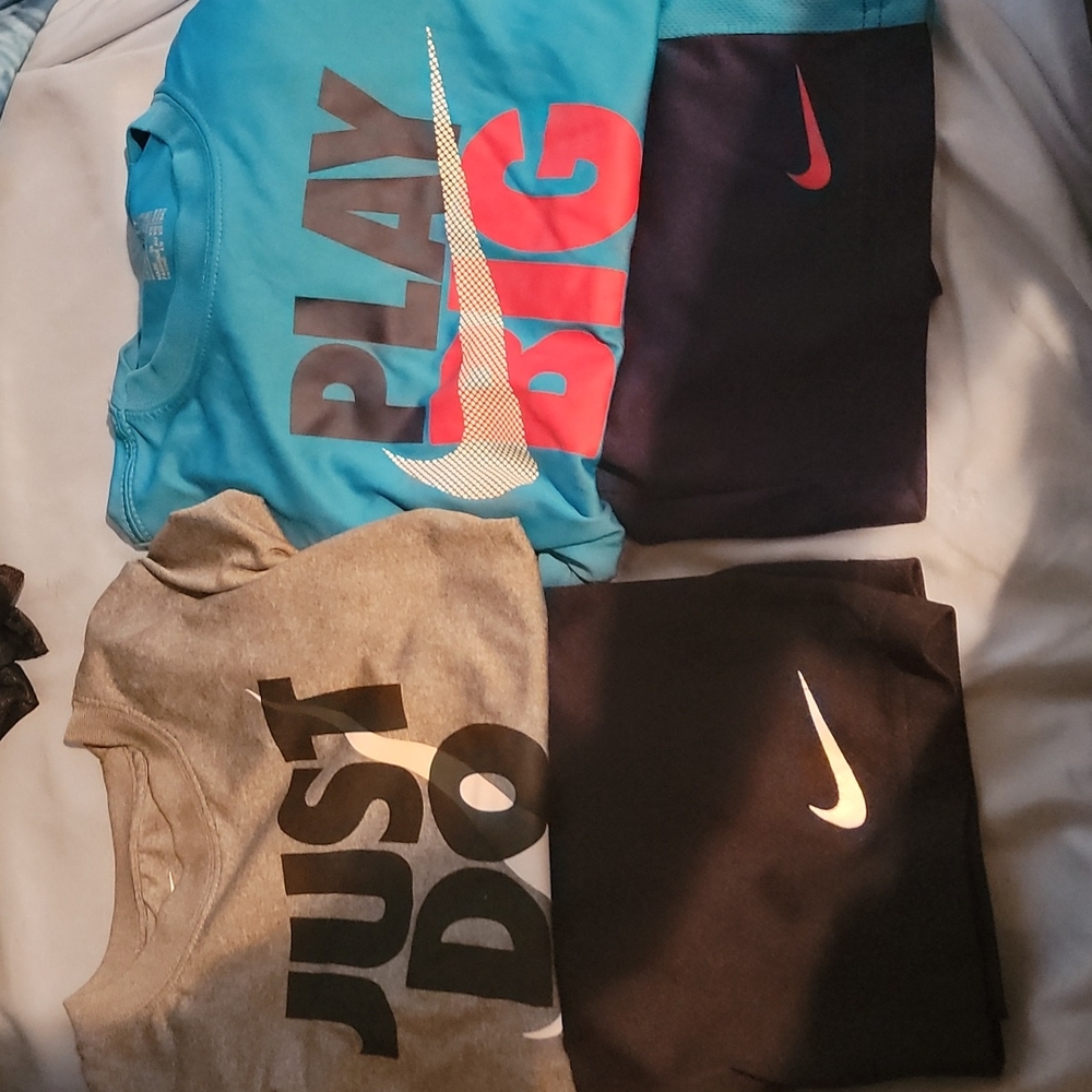 Nike 2 sets